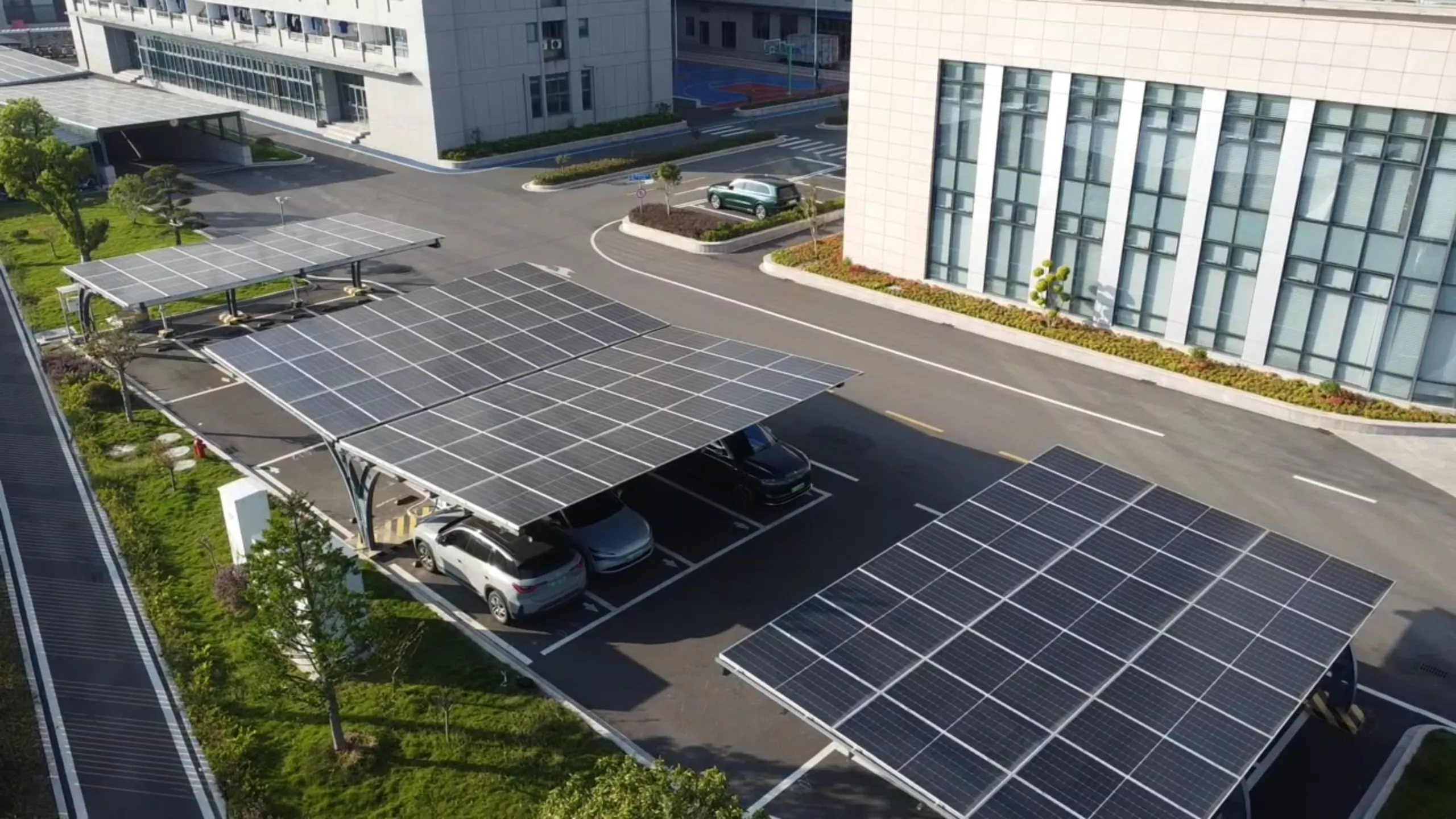 “Solar + Storage + EV Charging” Parking Lot